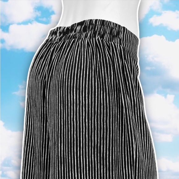❤️ ADRIANNA PAPELL Pinstripe Crepe Wide Leg Pull-On Cropped Pants Gauchos Goth - Picture 6 of 10